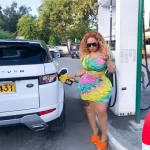 Vera Sidikia fueling her Range Rover