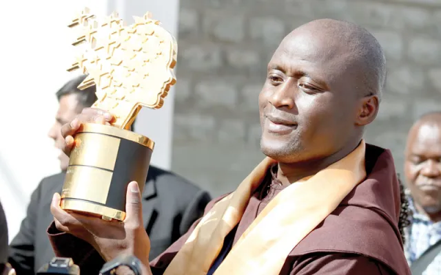 Peter Tabichi biography: the story of the 2019 Global Teacher Prize winner.